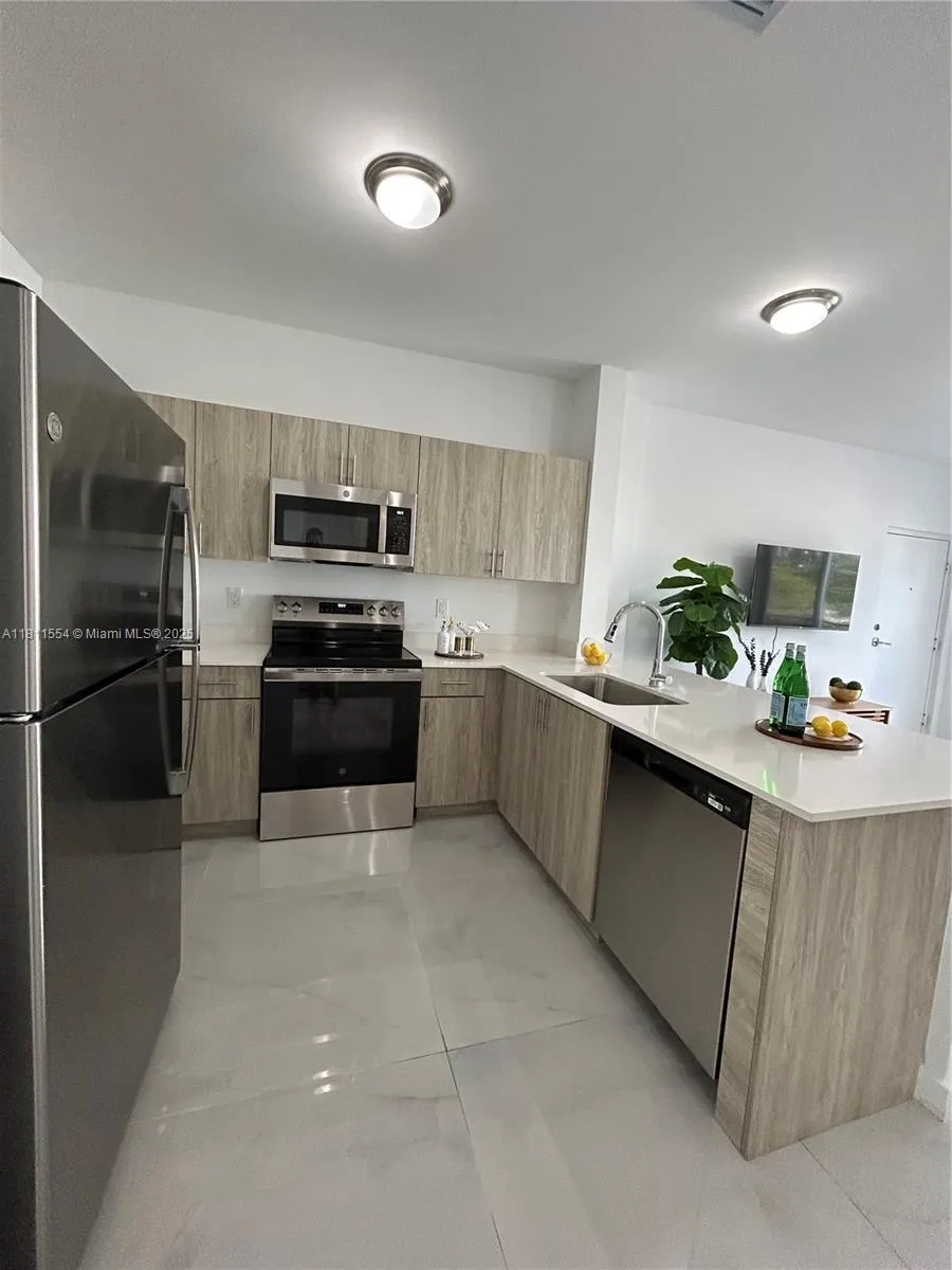 1010 SW 69th Ave #212 Miami, FL 33144