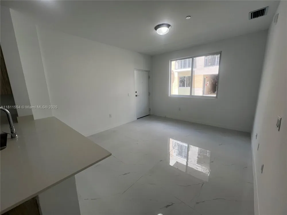 1010 SW 69th Ave #212 Miami, FL 33144