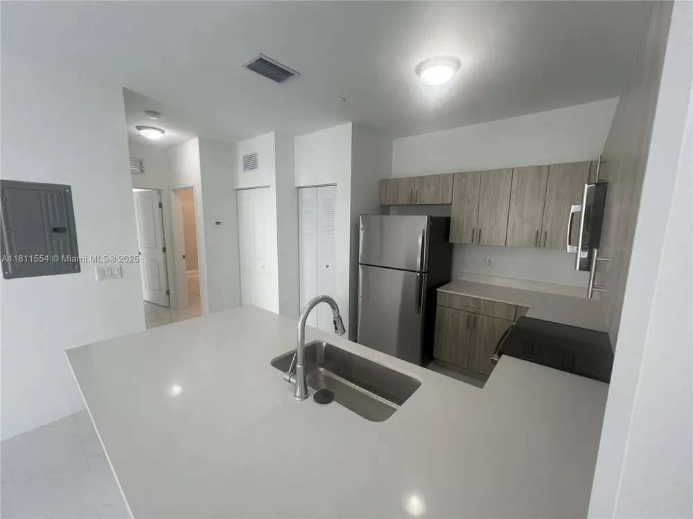 1010 SW 69th Ave #212 Miami, FL 33144