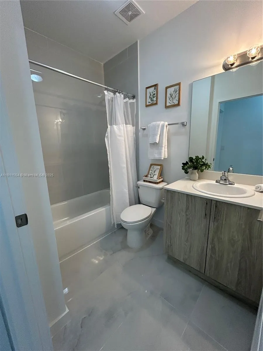 1010 SW 69th Ave #212 Miami, FL 33144
