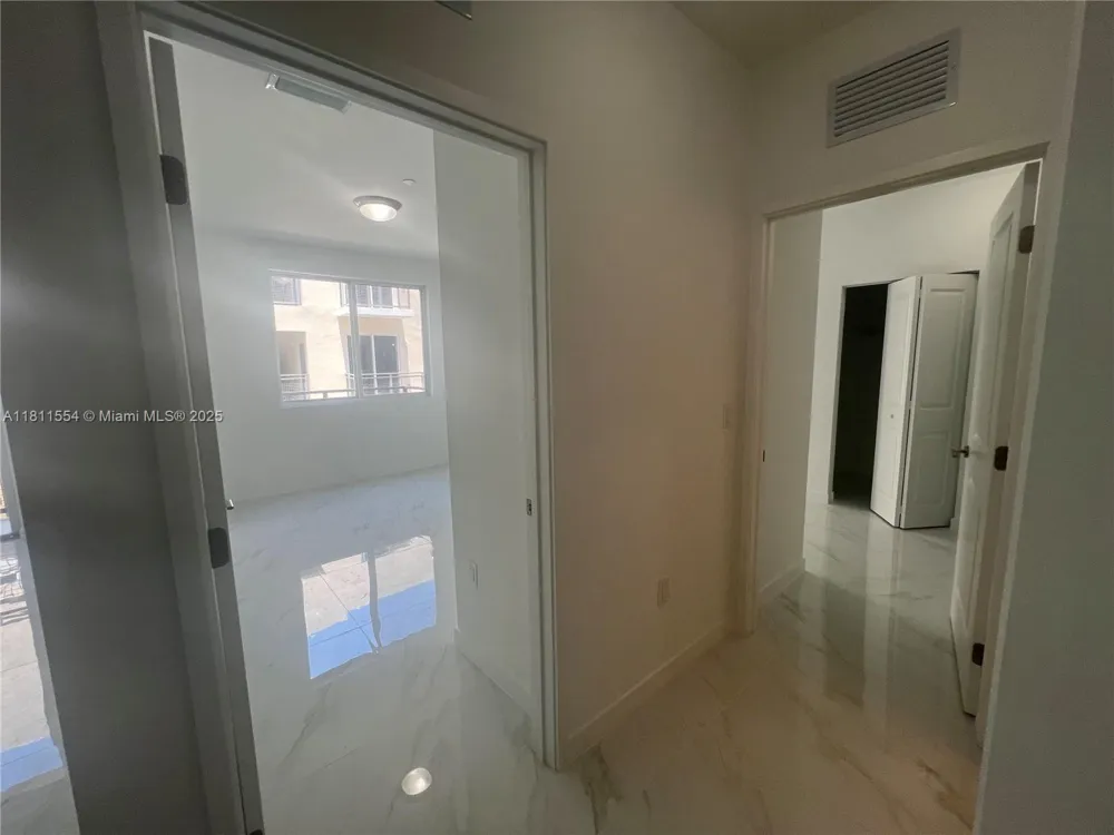 1010 SW 69th Ave #212 Miami, FL 33144