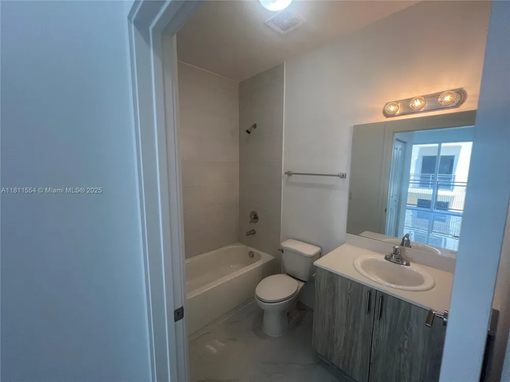 1010 SW 69th Ave #212 Miami, FL 33144