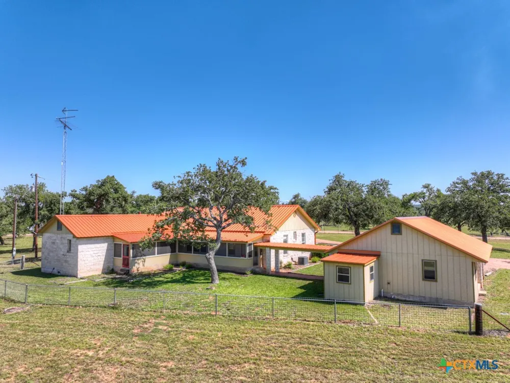 82 Bell Mountain Road Fredericksburg, TX 78675