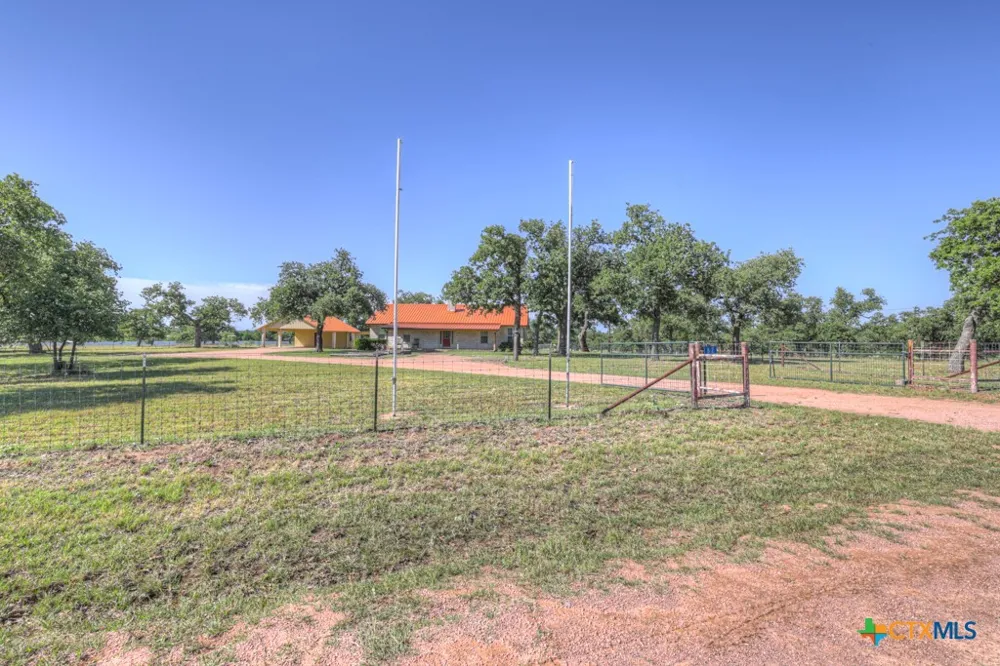 82 Bell Mountain Road Fredericksburg, TX 78675