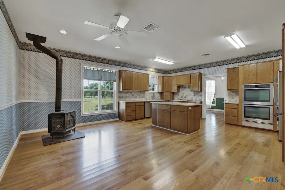 82 Bell Mountain Road Fredericksburg, TX 78675