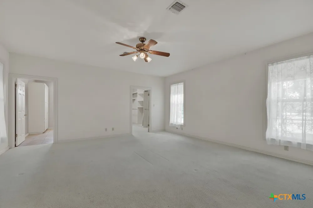 82 Bell Mountain Road Fredericksburg, TX 78675