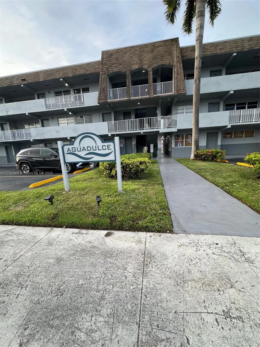 11195 SW 1st St #314 Sweetwater, FL 33174