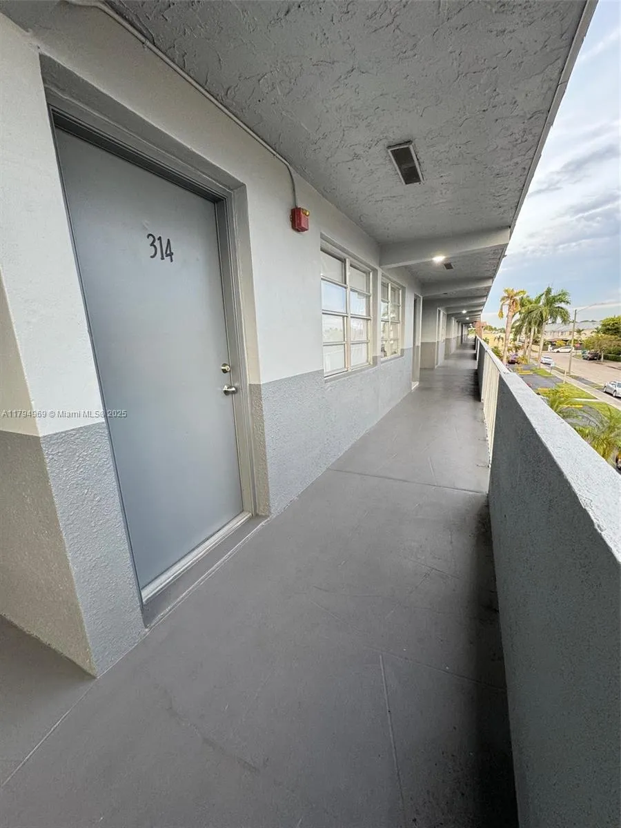 11195 SW 1st St #314 Sweetwater, FL 33174