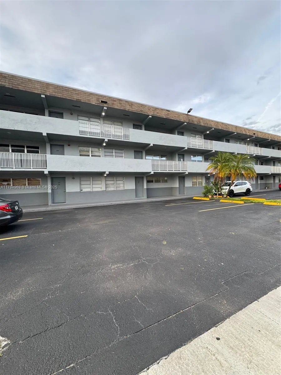 11195 SW 1st St #314 Sweetwater, FL 33174