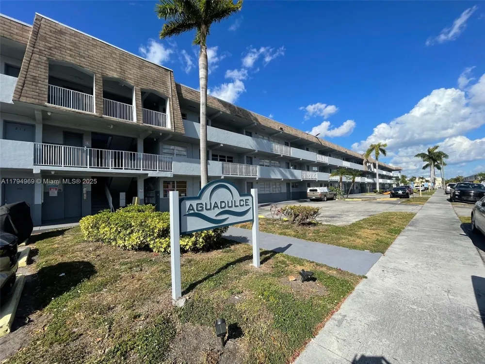 11195 SW 1st St #314 Sweetwater, FL 33174