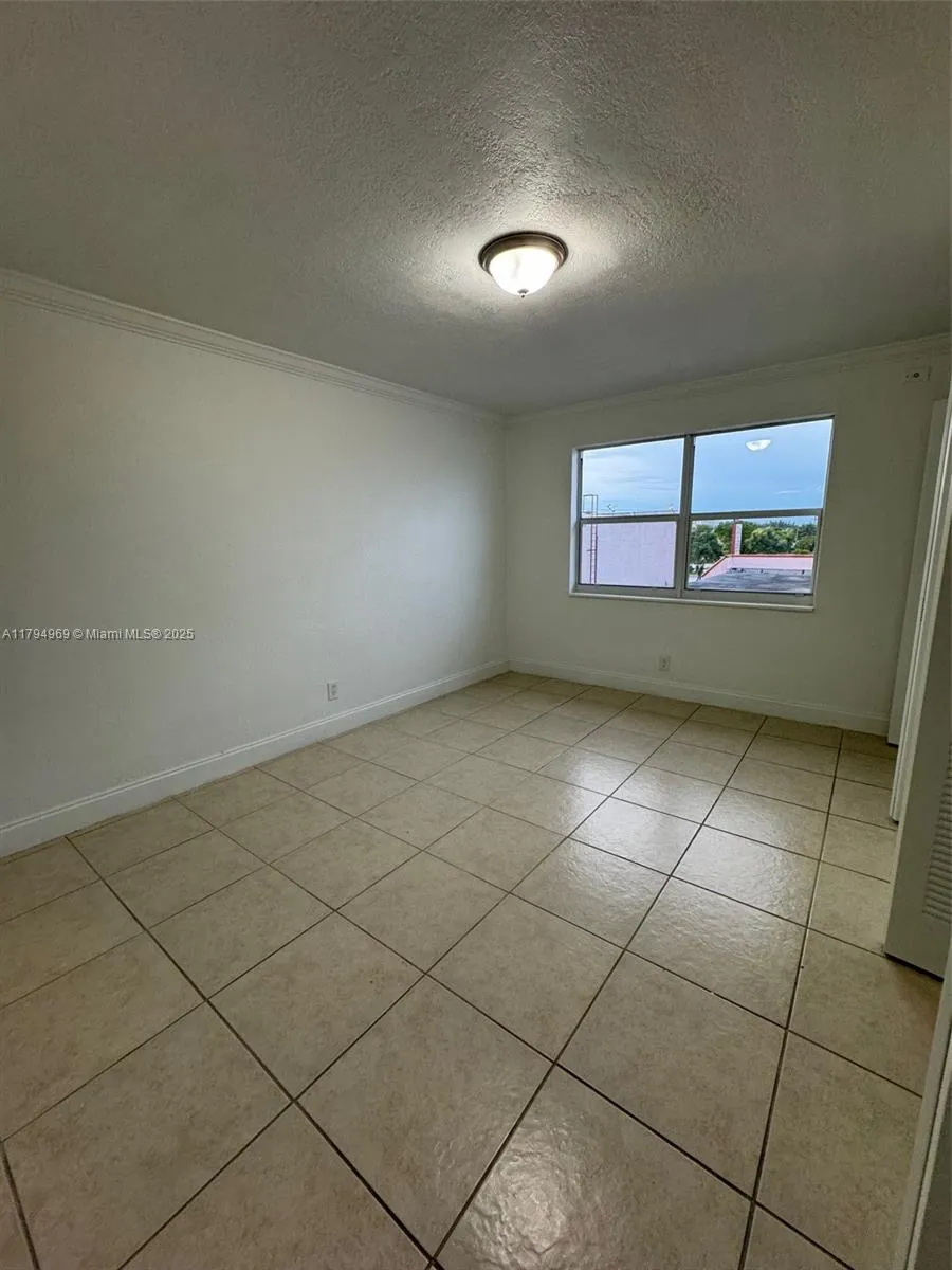 11195 SW 1st St #314 Sweetwater, FL 33174