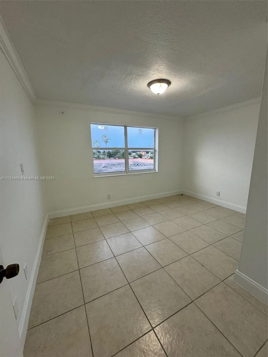 11195 SW 1st St #314 Sweetwater, FL 33174