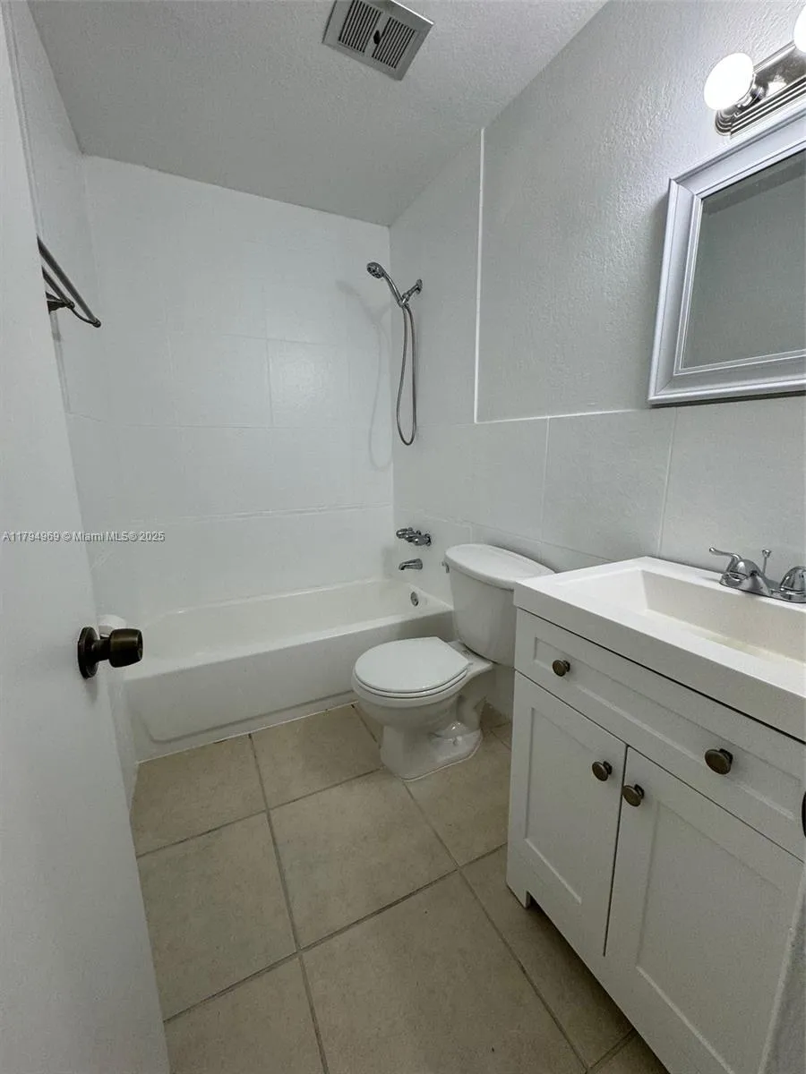 11195 SW 1st St #314 Sweetwater, FL 33174