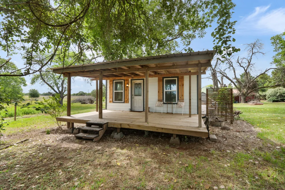 10843 Us Highway 90 W Harwood, TX 78632
