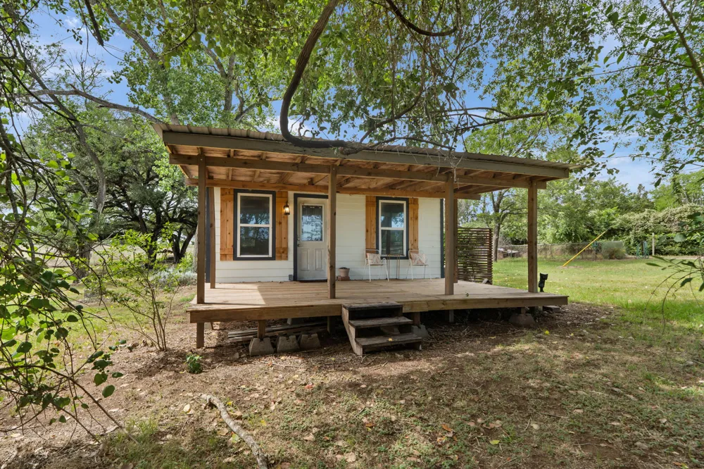 10843 Us Highway 90 W Harwood, TX 78632