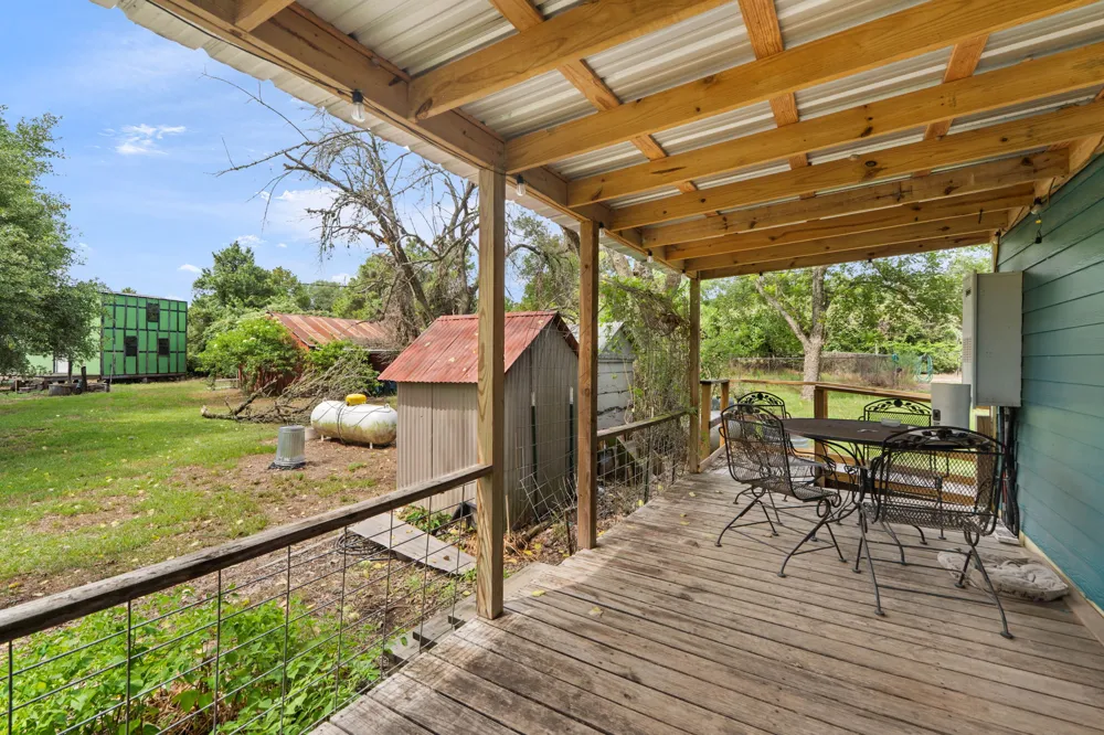 10843 Us Highway 90 W Harwood, TX 78632