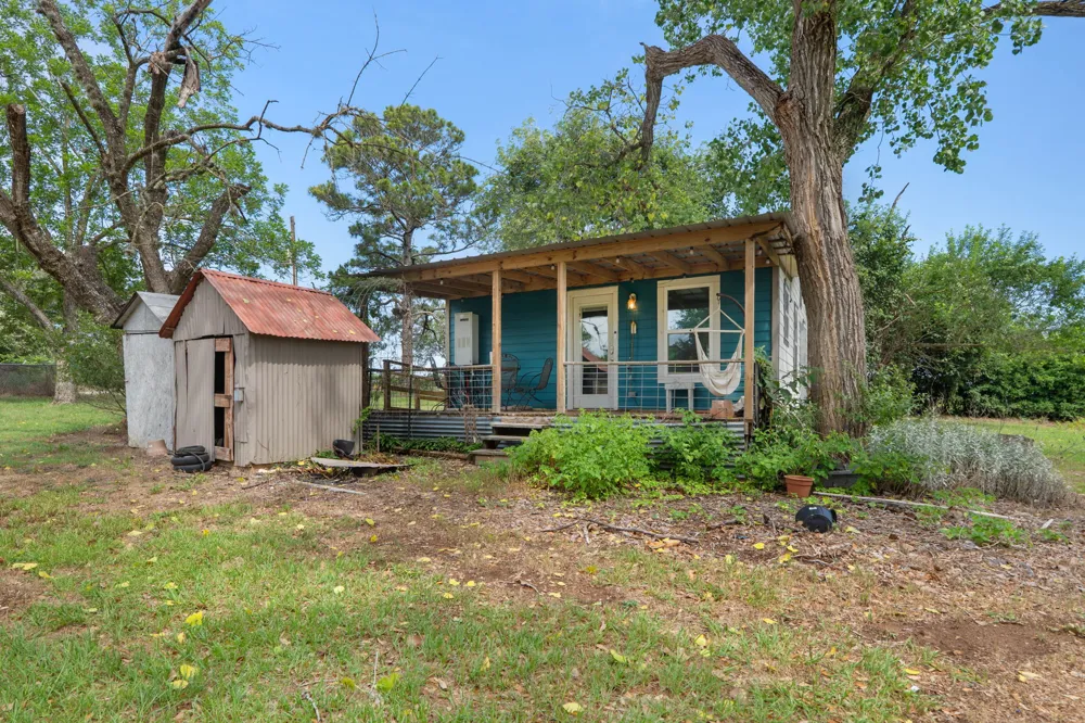10843 Us Highway 90 W Harwood, TX 78632