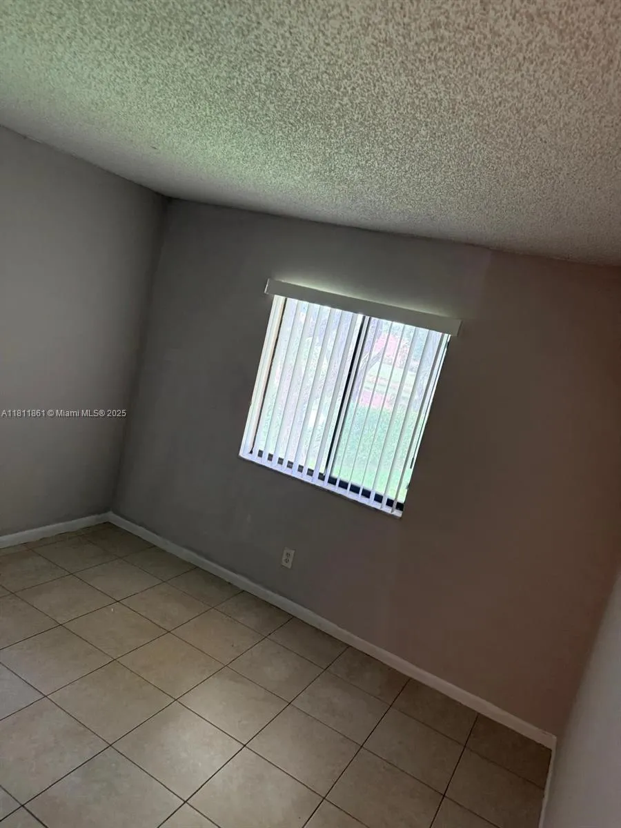 6023 10th Ave N #215 Green Acres, FL 33463