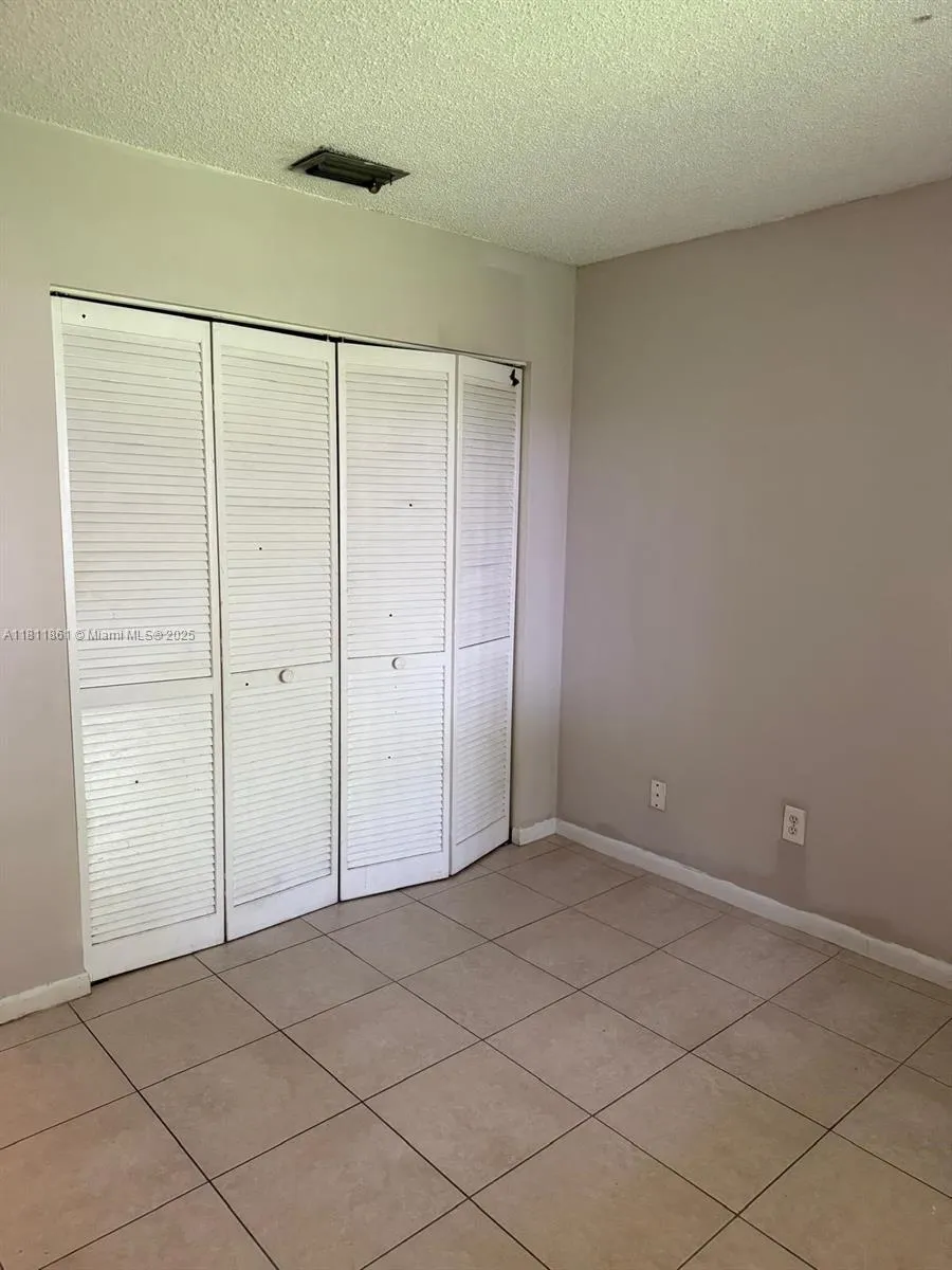 6023 10th Ave N #215 Green Acres, FL 33463