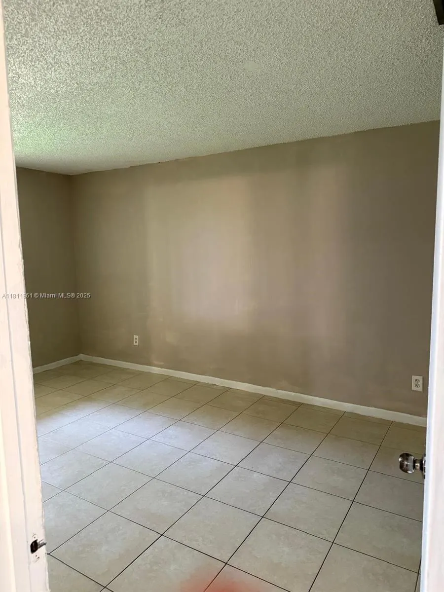 6023 10th Ave N #215 Green Acres, FL 33463