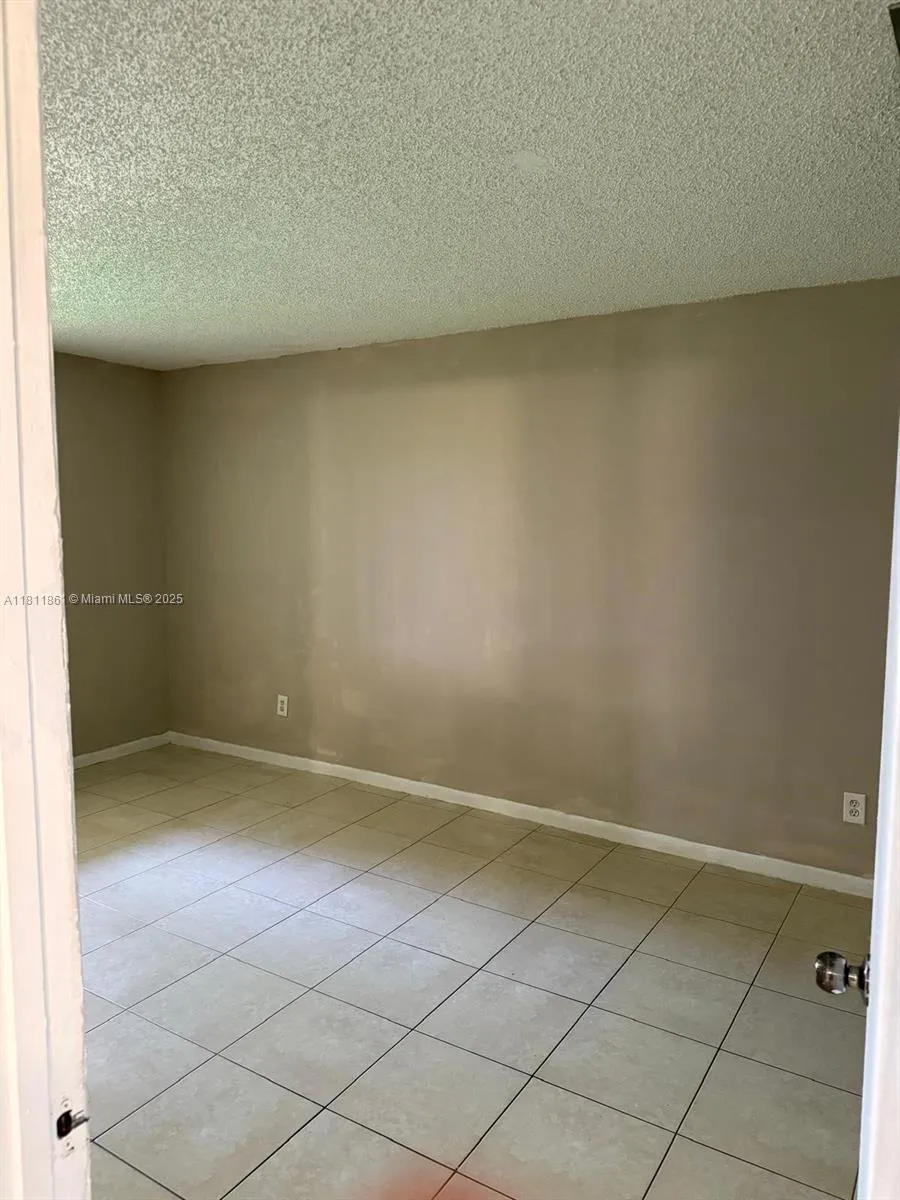 6023 10th Ave N #215 Green Acres, FL 33463