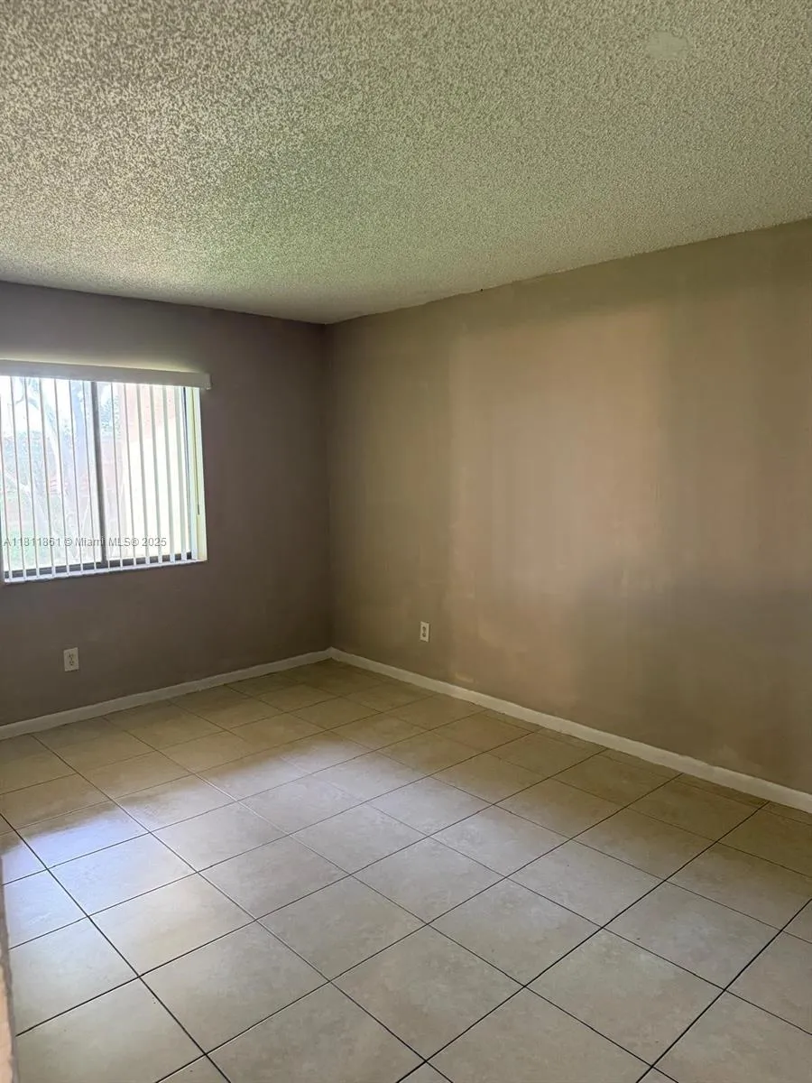 6023 10th Ave N #215 Green Acres, FL 33463