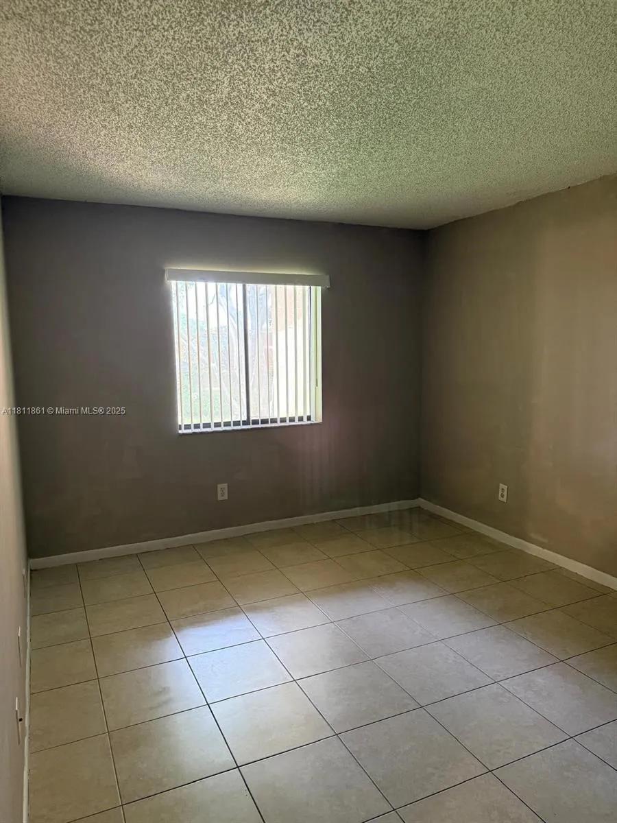6023 10th Ave N #215 Green Acres, FL 33463