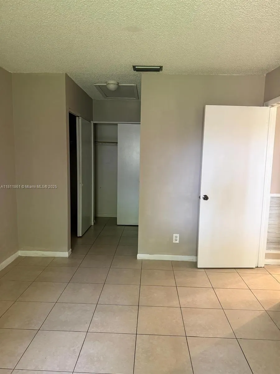6023 10th Ave N #215 Green Acres, FL 33463