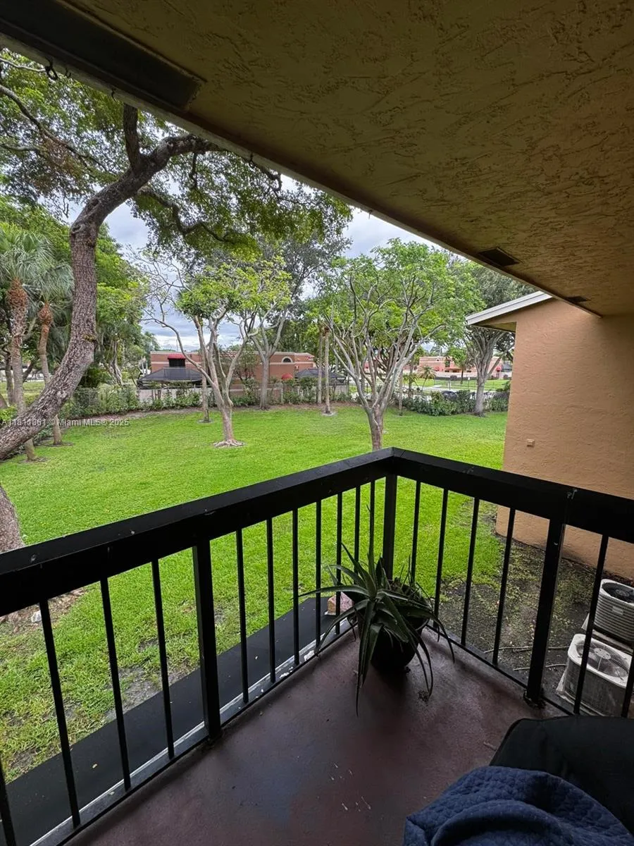 6023 10th Ave N #215 Green Acres, FL 33463