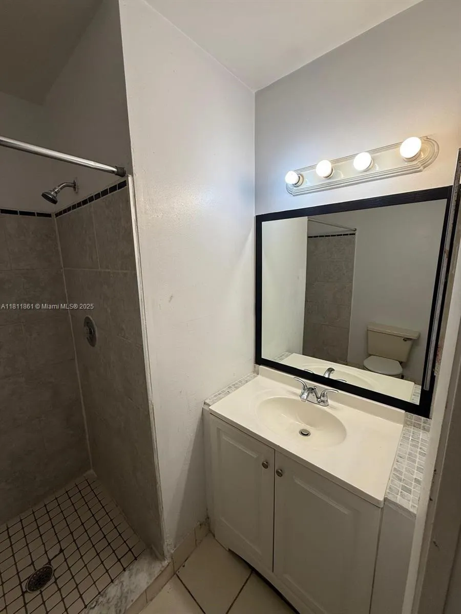 6023 10th Ave N #215 Green Acres, FL 33463