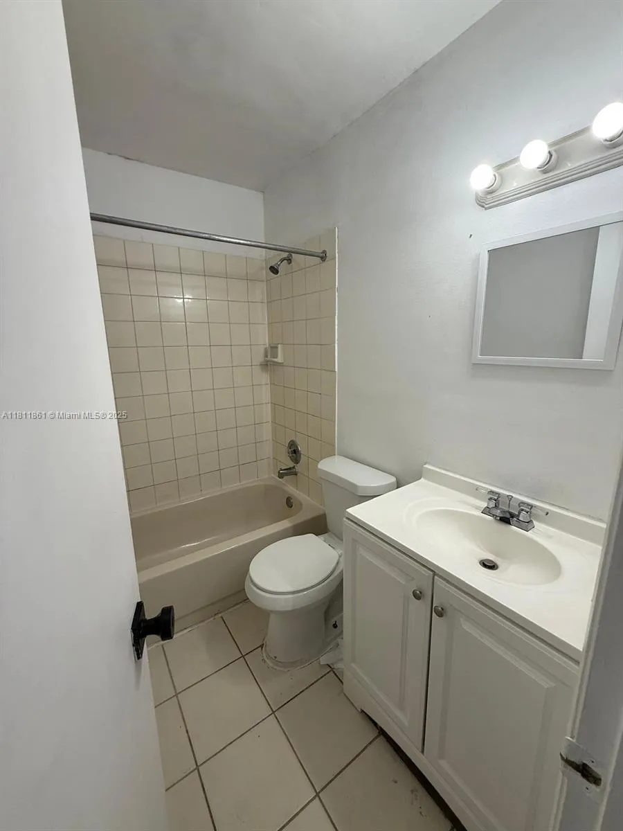 6023 10th Ave N #215 Green Acres, FL 33463