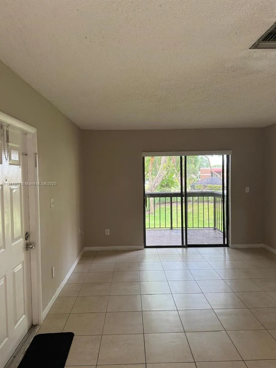 6023 10th Ave N #215 Green Acres, FL 33463
