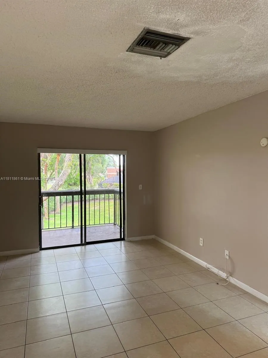 6023 10th Ave N #215 Green Acres, FL 33463