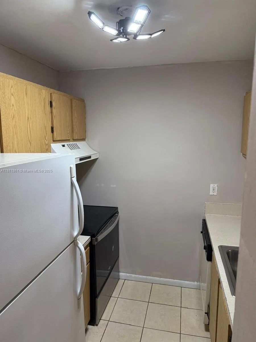 6023 10th Ave N #215 Green Acres, FL 33463