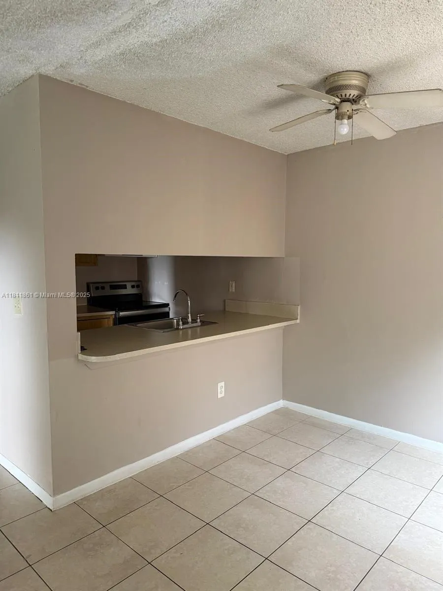 6023 10th Ave N #215 Green Acres, FL 33463
