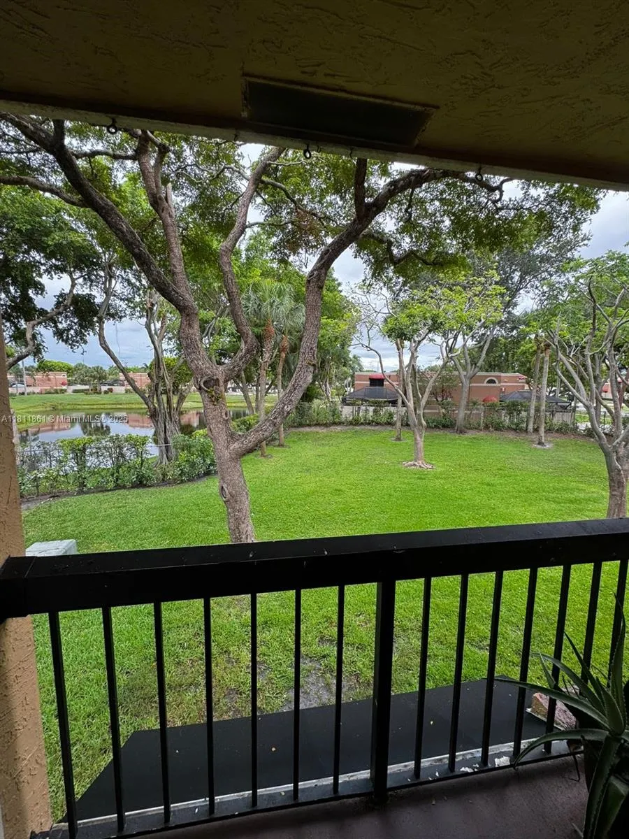 6023 10th Ave N #215 Green Acres, FL 33463