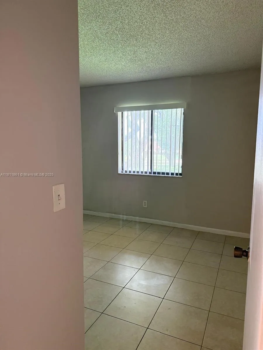 6023 10th Ave N #215 Green Acres, FL 33463
