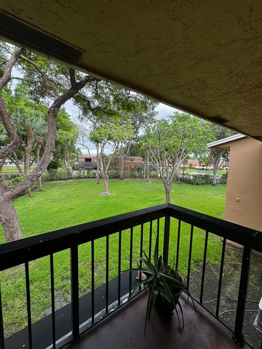 6023 10th Ave N #215 Green Acres, FL 33463