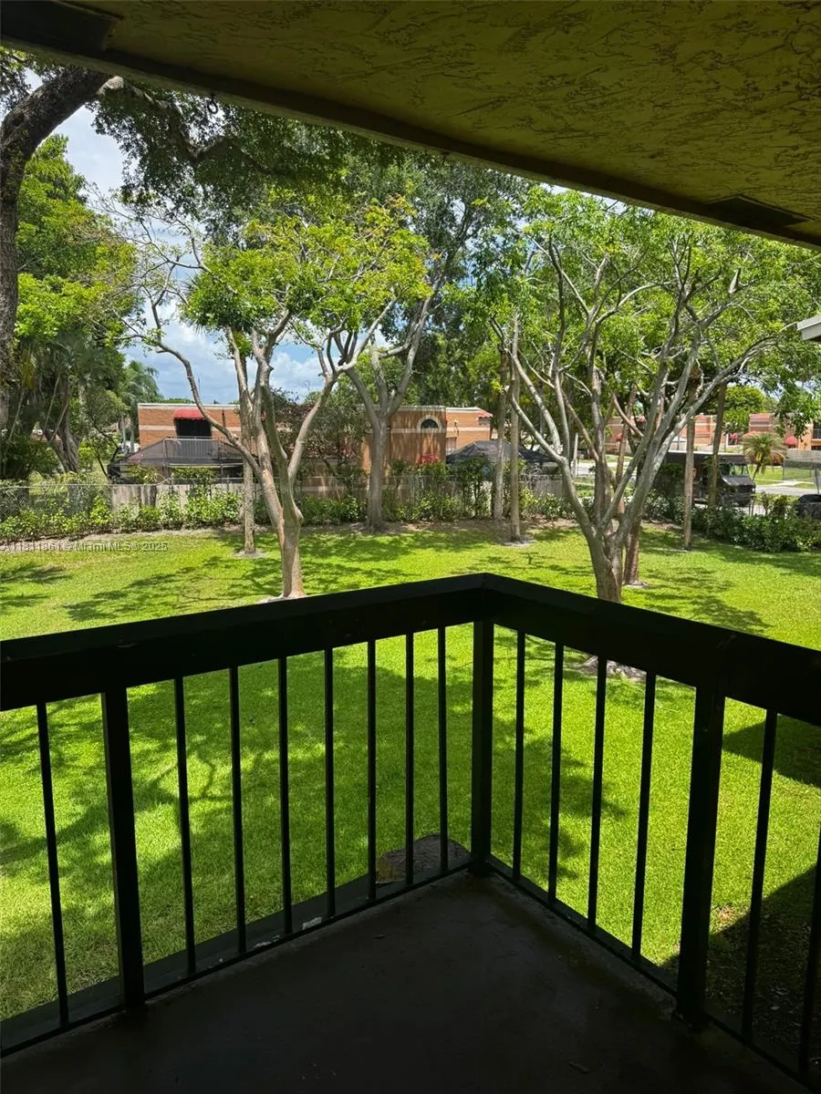 6023 10th Ave N #215 Green Acres, FL 33463