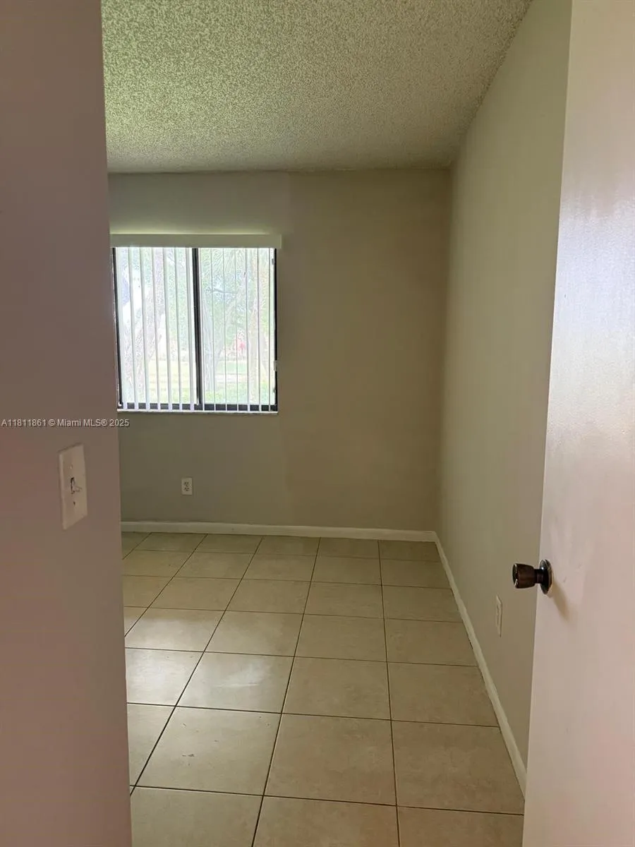 6023 10th Ave N #215 Green Acres, FL 33463