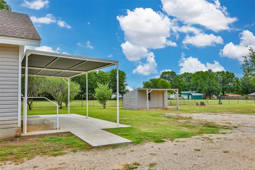 322 E Division Street Muenster, TX 76252