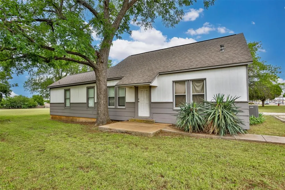 322 E Division Street Muenster, TX 76252
