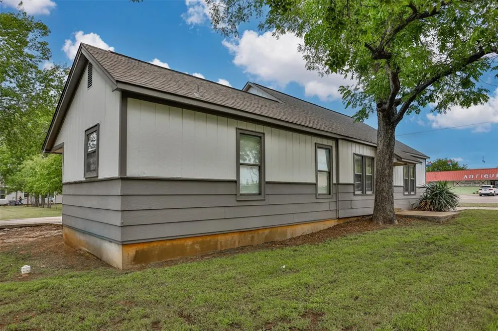 322 E Division Street Muenster, TX 76252