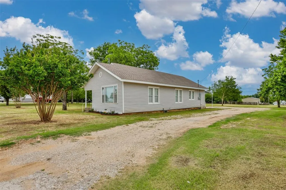 322 E Division Street Muenster, TX 76252