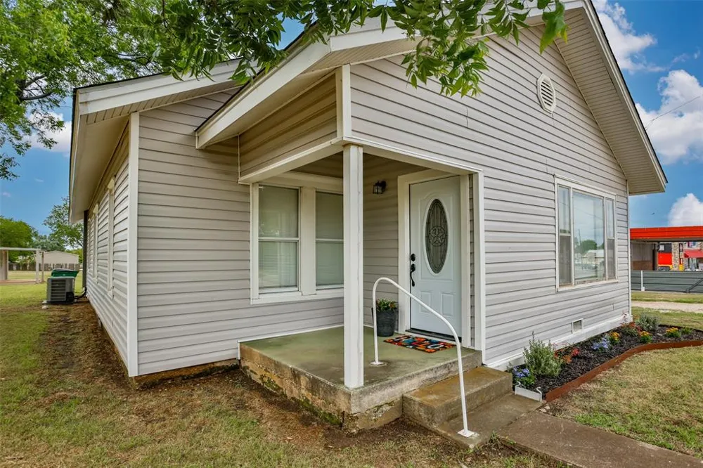 322 E Division Street Muenster, TX 76252
