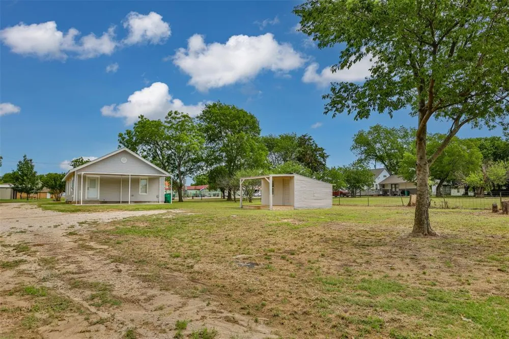 322 E Division Street Muenster, TX 76252
