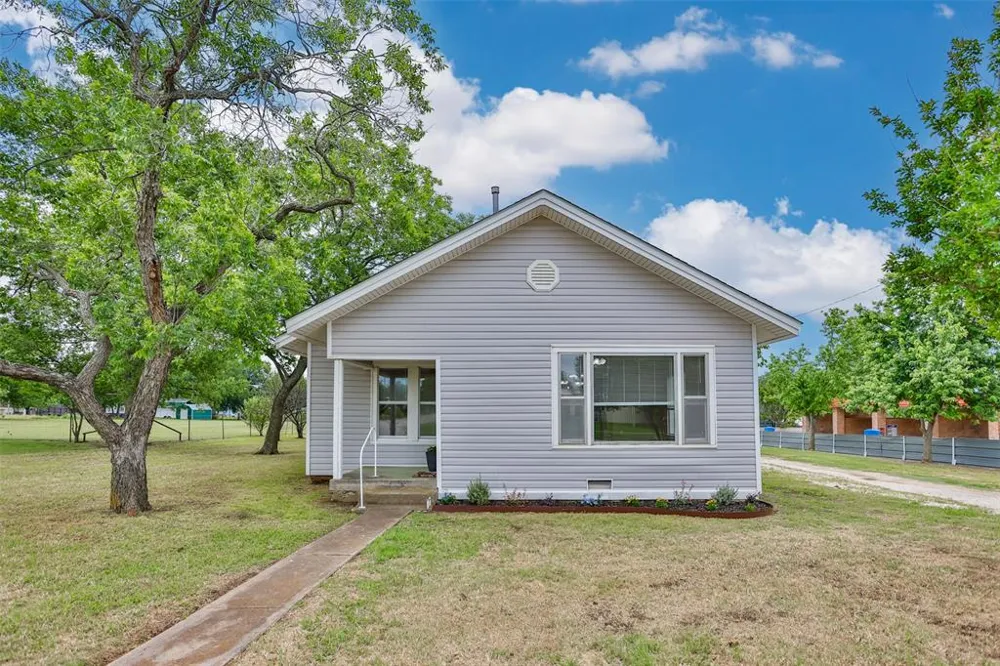 322 E Division Street Muenster, TX 76252