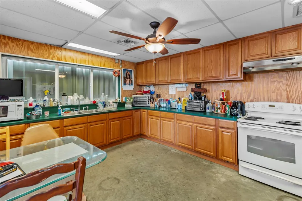4077 SW 121st Ter Davie, FL 33330