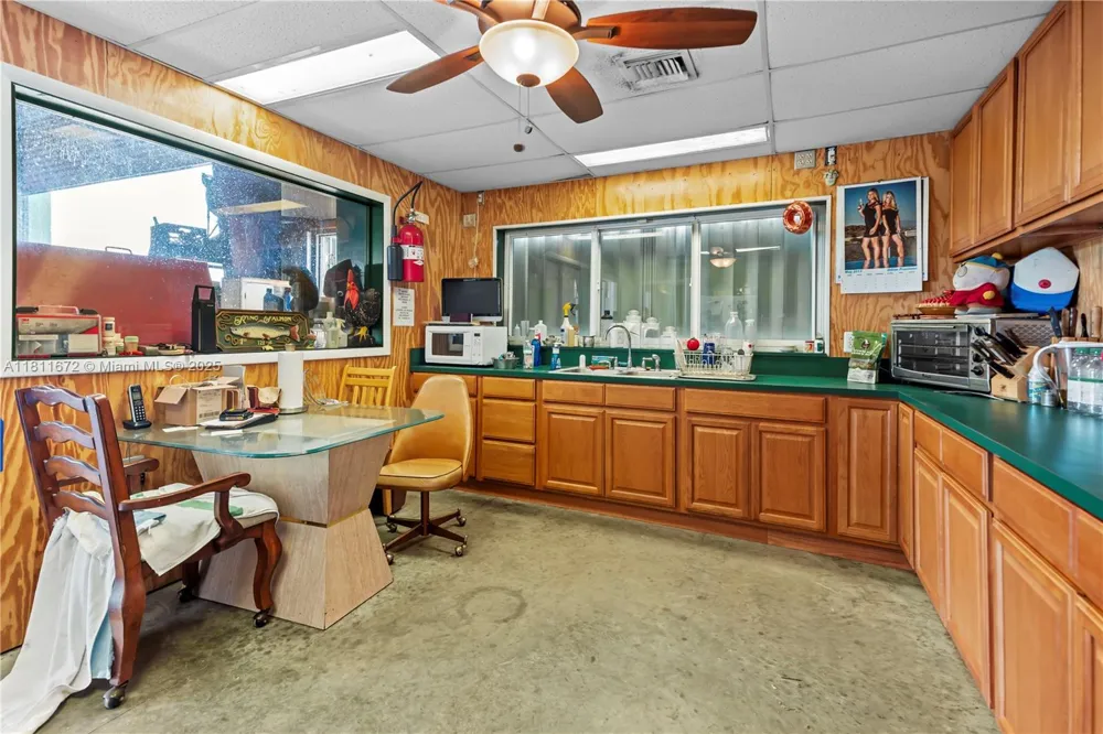 4077 SW 121st Ter Davie, FL 33330