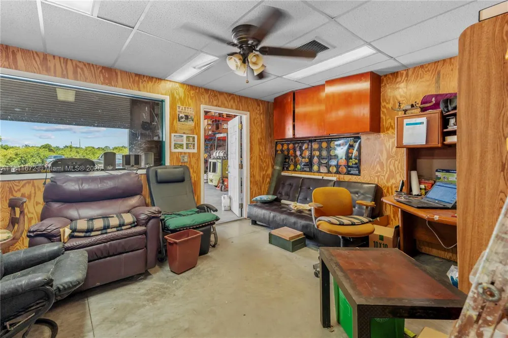 4077 SW 121st Ter Davie, FL 33330